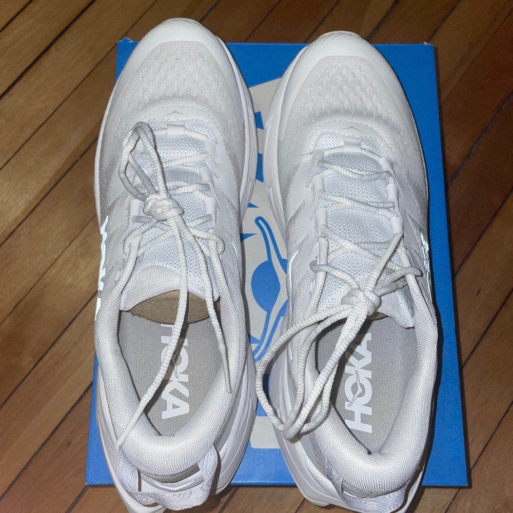 NEW U Skyline-Float X Shoes size 8.5 M/9.5 W in white
